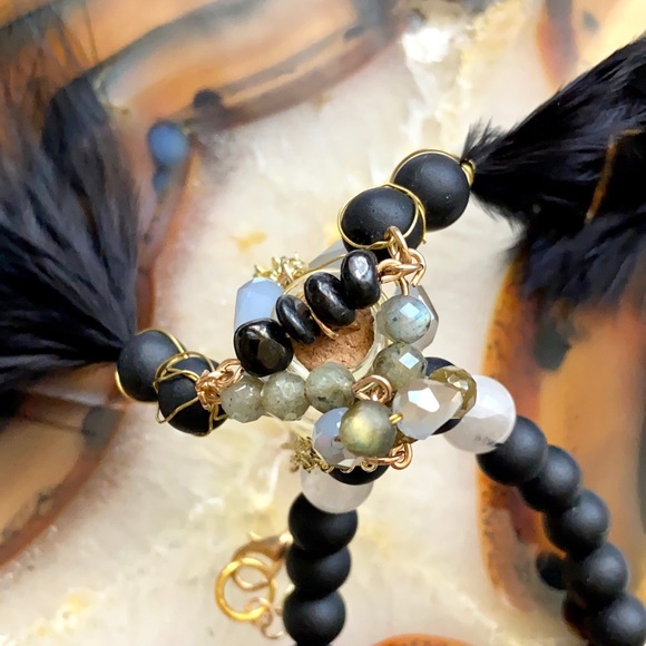 ⚡️ ONYX & TOURMELATED QUARTZ FEATHER HAND CHAIN ⚡️ - Picture 5 of 8